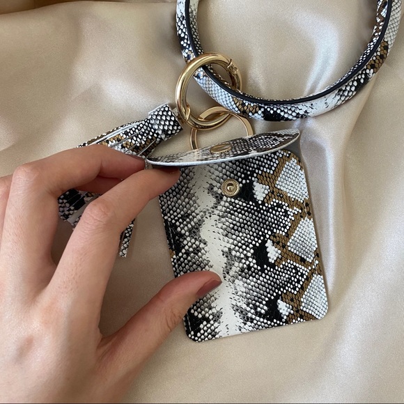 Snake Skin Print Keychain Bracelet - Picture 9 of 10